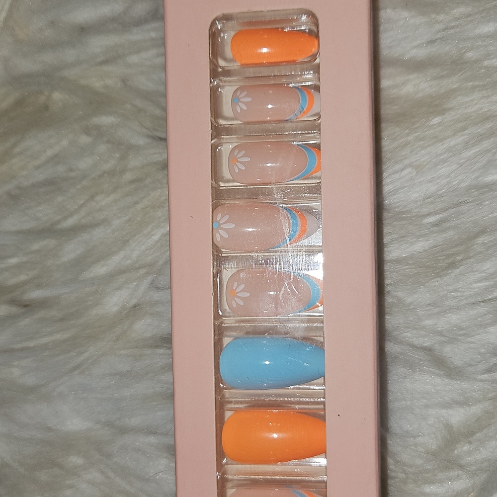 Tip Beauty Press-On Nails | Blue & Orange Floral Set | French Tip | 24 Nails - Picture 3 of 6